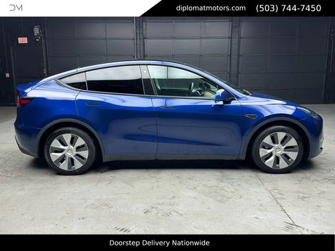 Used 2021 Tesla Model Y Long Range image 7