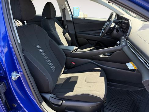 Certified 2025 Hyundai Elantra SEL image 19