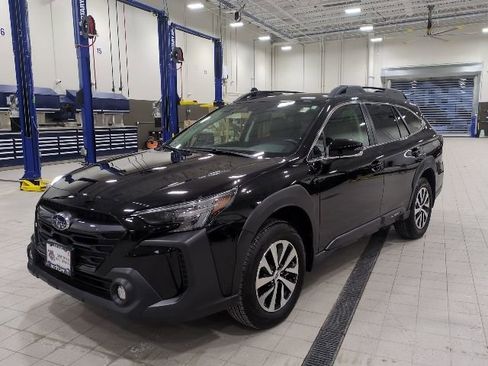 Certified 2025 Subaru Outback Premium image 3