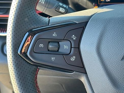 Used 2026 Chevrolet Trax RS w/ Sunroof Package FWD image 30