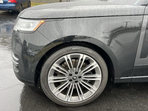 Used 2025 Land Rover Range Rover Long Wheelbase SE image 12