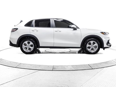 Used 2024 Honda HR-V LX image 11