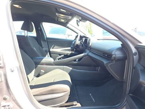 Used 2025 Hyundai Elantra Sport image 19