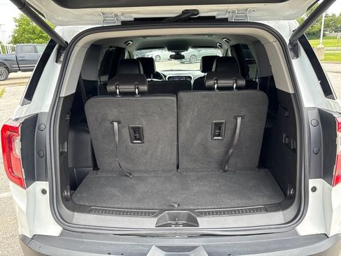 Used 2023 GMC Acadia SLT FWD image 3