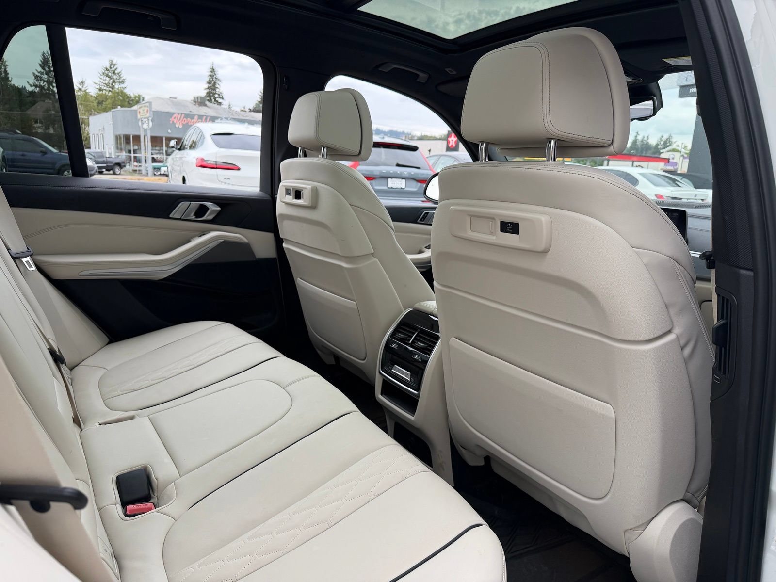 Used 2023 BMW X5 xDrive40i w/ M Sport Package AWD/4WD image 19