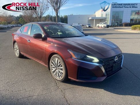 Used 2023 Nissan Altima 2.5 SV w/ SV Premium Package image 1
