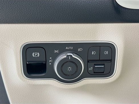 Used 2026 Mercedes-Benz GLB 250 image 10