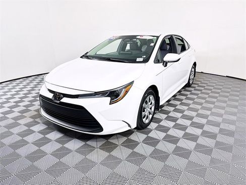 Certified 2025 Toyota Corolla LE image 3