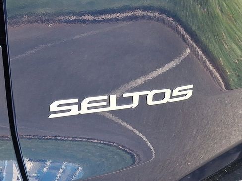 Used 2025 Kia Seltos EX w/ EX Sunroof Package image 30