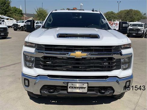 Used 2024 Chevrolet Silverado 3500 LT w/ Convenience Package image 10