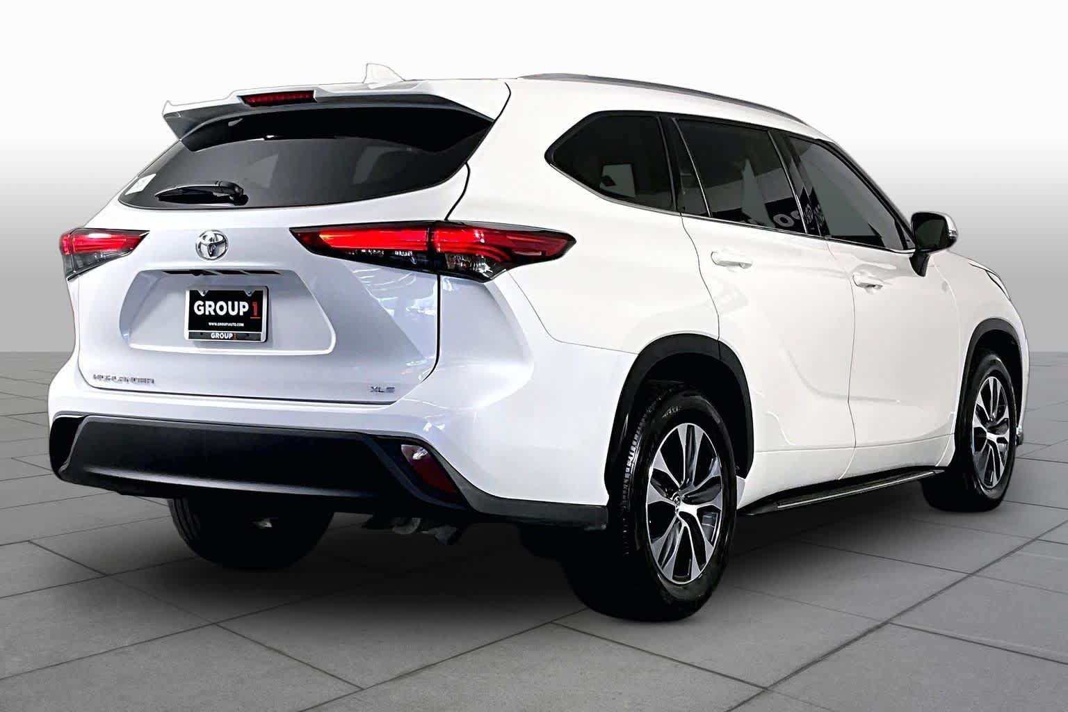 Used 2021 Toyota Highlander XLE FWD image 13