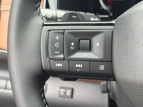 New 2026 Nissan Pathfinder Platinum w/ Accent Package FWD image 12