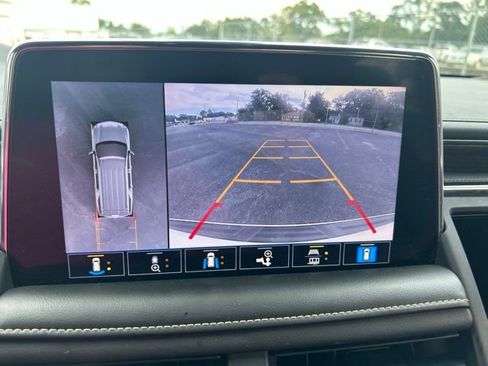 Used 2021 Chevrolet Suburban Premier w/ Premium Package RWD image 10