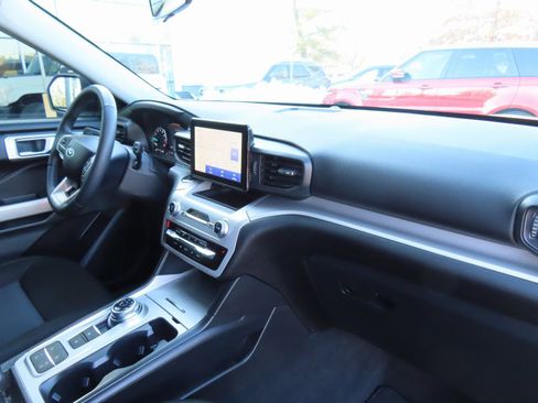 Certified 2024 Ford Explorer XLT image 16