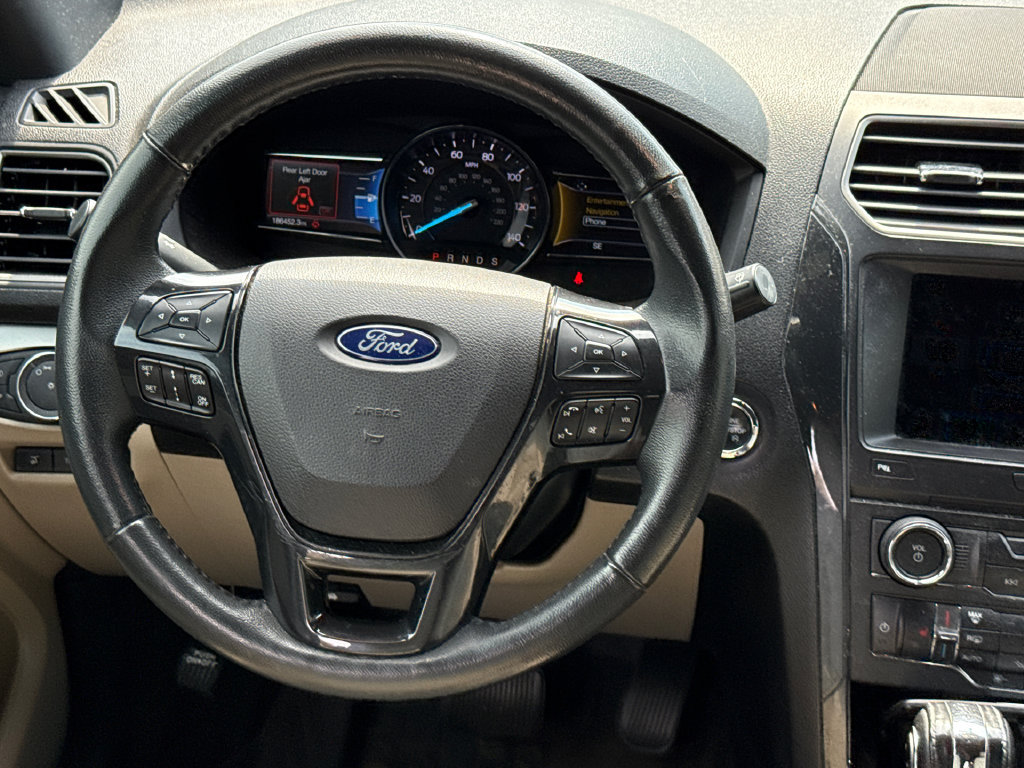 Used 2018 Ford Explorer XLT w/ Equipment Group 202A FWD image 13