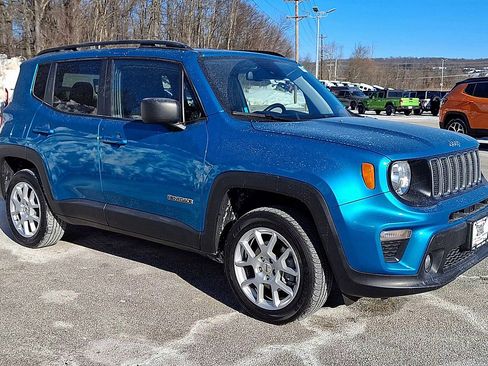 Certified 2022 Jeep Renegade Latitude w/ Convenience Group image 2