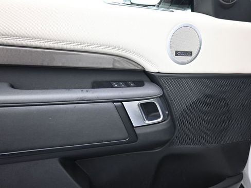 Used 2023 Land Rover Discovery HSE R-Dynamic AWD/4WD image 9