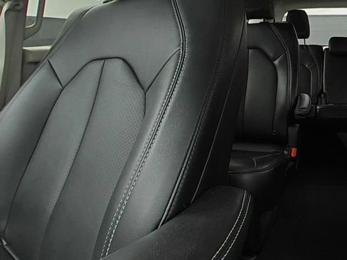 Used 2024 Chrysler Pacifica Touring-L FWD image 27