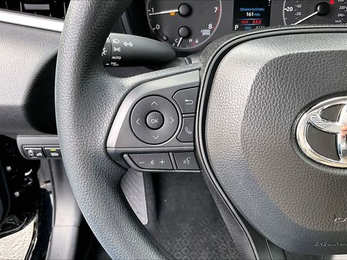 Used 2025 Toyota Corolla LE image 21