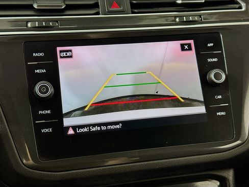 Used 2023 Volkswagen Tiguan SE w/ Panoramic Sunroof Package AWD/4WD image 3