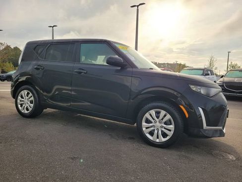 Used 2023 Kia Soul LX image 15