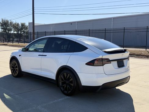 Used 2022 Tesla Model X Plaid image 6