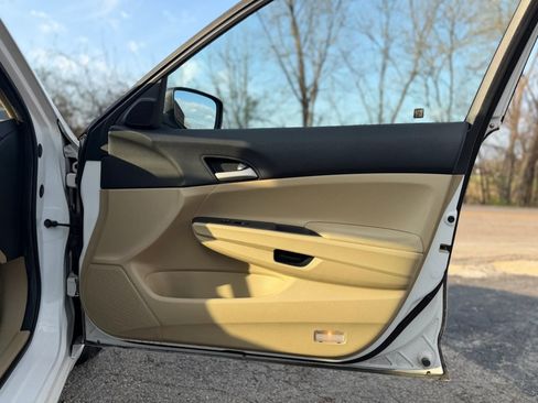 Used 2011 Honda Accord LX-P image 19