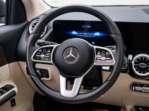 Used 2023 Mercedes-Benz GLA 250 4MATIC w/ Premium Package image 10