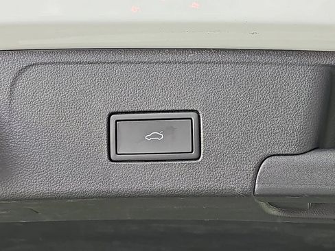 Used 2021 Volkswagen Atlas Cross Sport SE w/ Panoramic Sunroof Package FWD image 13