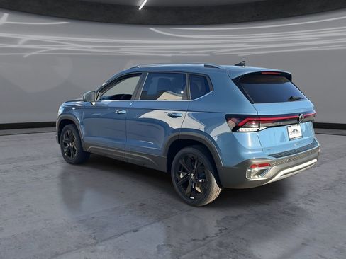 New 2026 Volkswagen Taos SE image 4