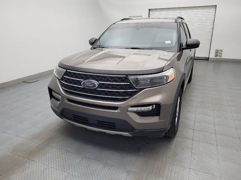 Used 2021 Ford Explorer XLT w/ Equipment Group 202A AWD/4WD image 15