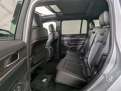 New 2025 Jeep Grand Cherokee Limited w/ Luxury Tech Group II image 26