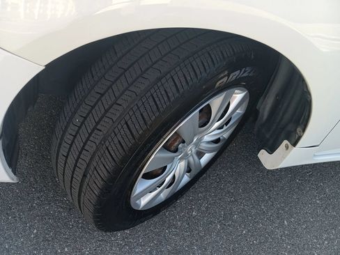 Used 2012 Toyota Corolla LE FWD image 22