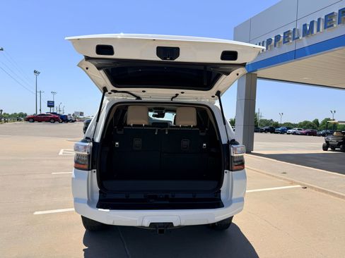 Used 2020 Toyota 4Runner SR5 Premium RWD image 9