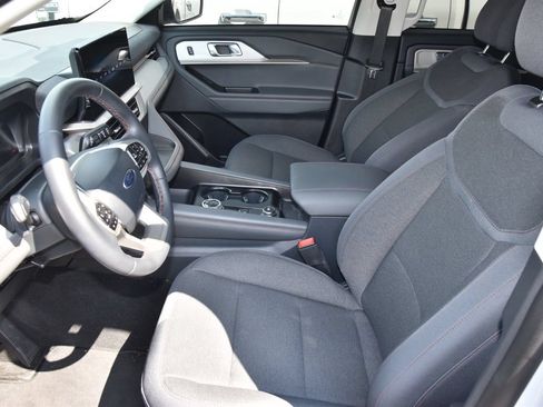 Used 2026 Ford Explorer Active RWD image 9