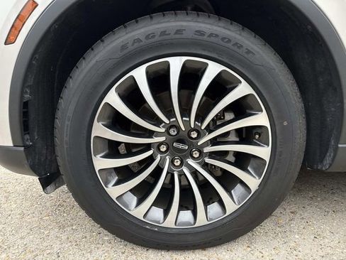 Used 2022 Lincoln Aviator Reserve image 3