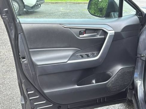Used 2025 Toyota RAV4 XLE AWD/4WD image 9