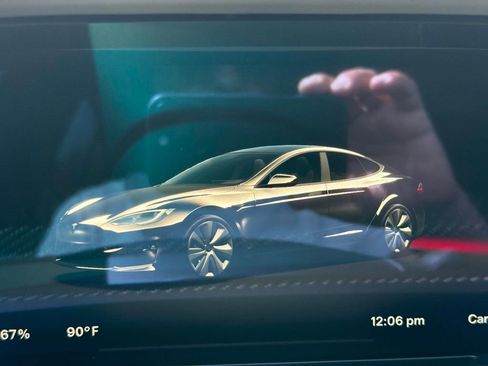 Used 2022 Tesla Model S Plaid image 14