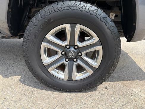Used 2016 Toyota Tacoma Limited w/ Towing Package AWD/4WD image 9
