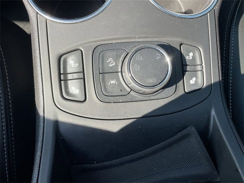 Used 2024 GMC Terrain SLT image 17