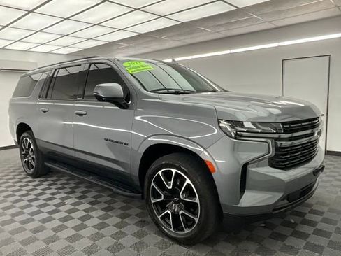 Used 2021 Chevrolet Suburban RST image 3