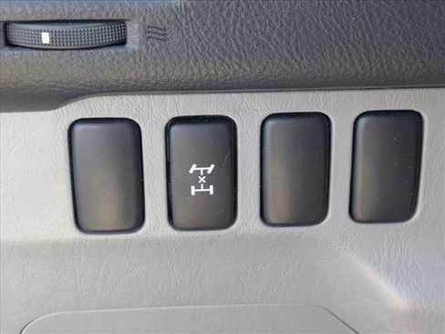 Used 2003 Toyota 4Runner SR5 AWD/4WD image 9