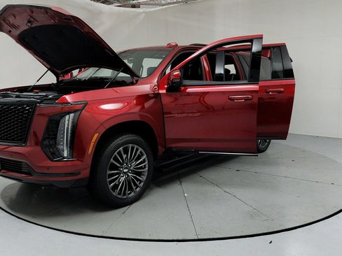 Certified 2025 Cadillac Escalade ESV Sport Platinum AWD/4WD image 9