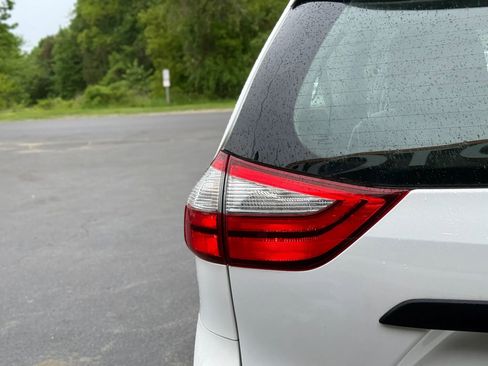 Used 2015 Toyota Sienna L FWD image 35