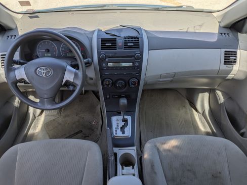 Used 2010 Toyota Corolla LE FWD image 3