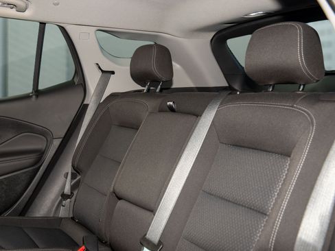 Used 2024 GMC Terrain SLE w/ Driver Convenience Package image 7