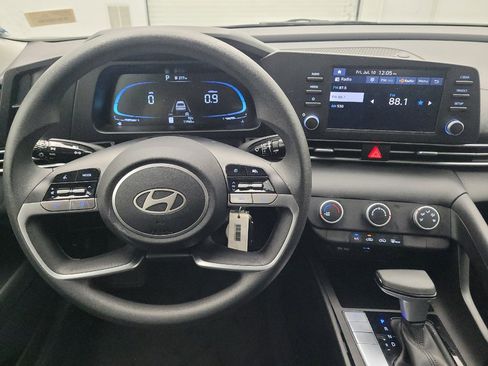 Used 2025 Hyundai Elantra SE FWD image 22