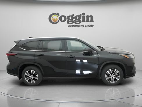 Certified 2026 Toyota Highlander XLE AWD/4WD image 11