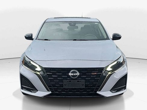 Used 2023 Nissan Altima 2.5 SR w/ SR Premium Package FWD image 12