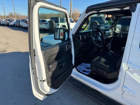 Used 2018 Jeep Wrangler Unlimited Sport S AWD/4WD image 13